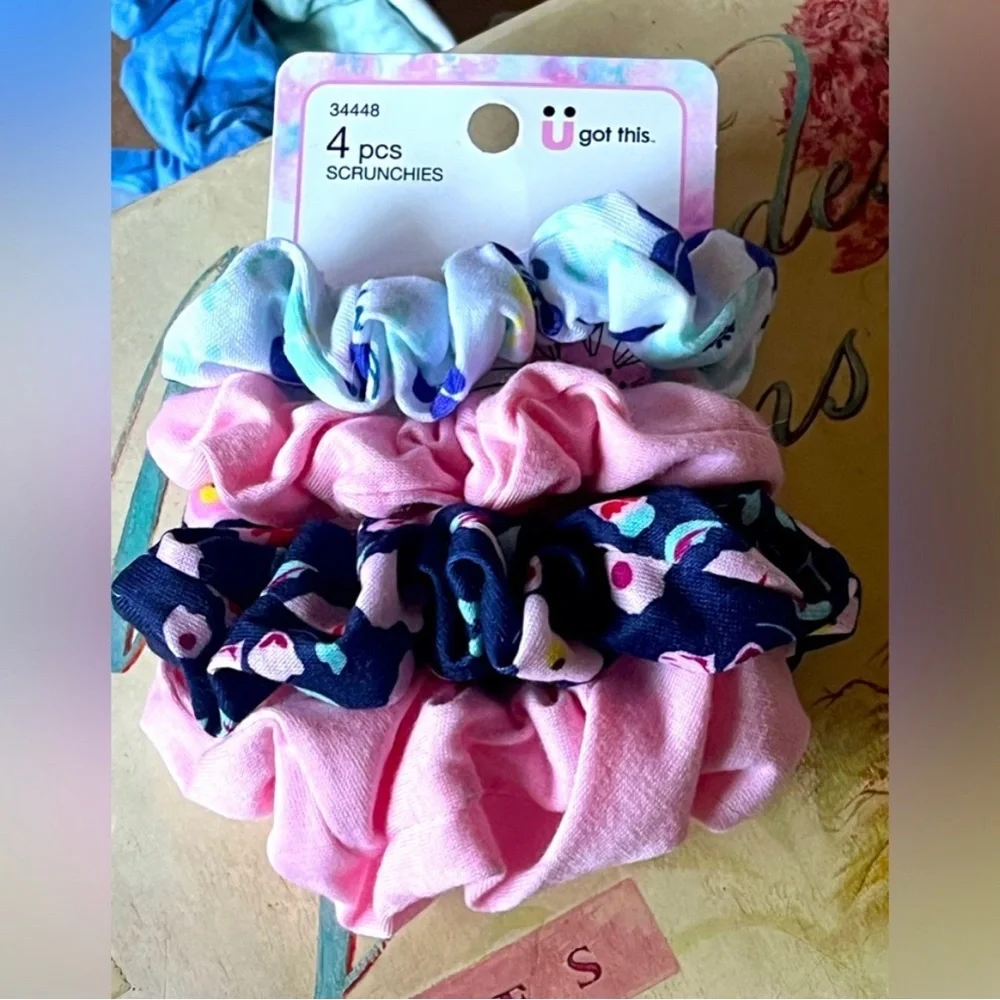 NWT Scunci Floral 4 Piece Pinks & Blues Scrunchies